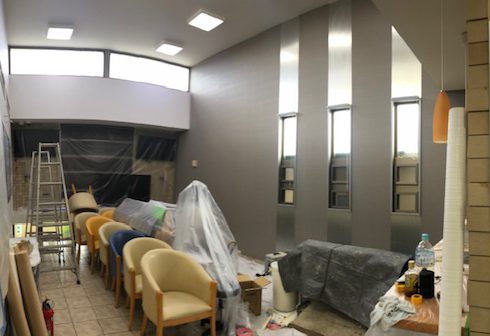 沖縄　医療施設　オフィス　壁紙貼り替え工事　床貼り替え工事　リフォーム　リノベーション工事おまかせください
