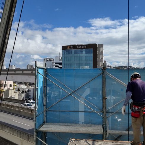 沖縄　内外装工事　看板(サイン）工事までお任せください　