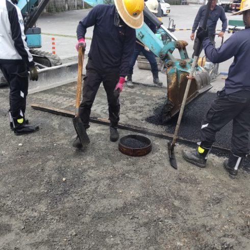 沖縄オフィス工事・店舗工事　看板工事までお気軽にご相談ください