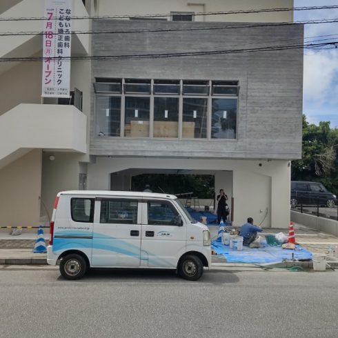 沖縄オフィス工事　店舗工事　看板工事　カビ防止のオールチタンコート施工まで対応いたします